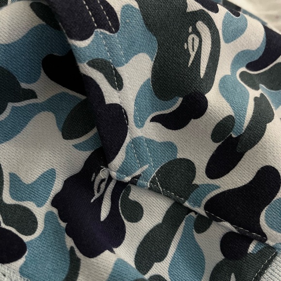 BAPE SHARK CAMO HOODIE FOR STEAL‼️ - Picture 8 of 8